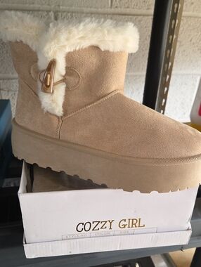 Women's Tan Faux-Suede Platform Ankle Boot with Faux-Fur Trim